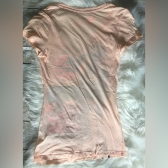 Woman’s short sleeve top scoop neck graphic tee - Size M - Picture 5 of 5